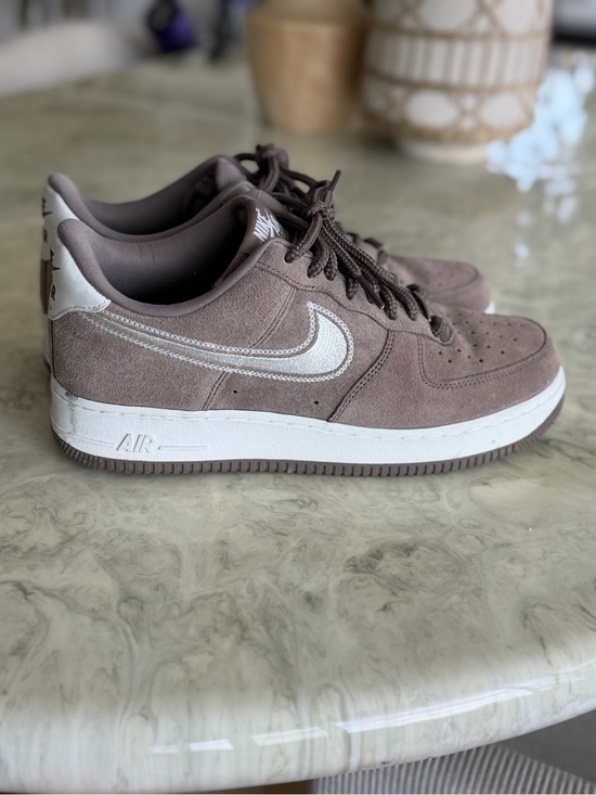 Nike Other - Men Nike Air Force 1 Low '07 LV8 Mink Brown white Embroidered barely used 9.5US